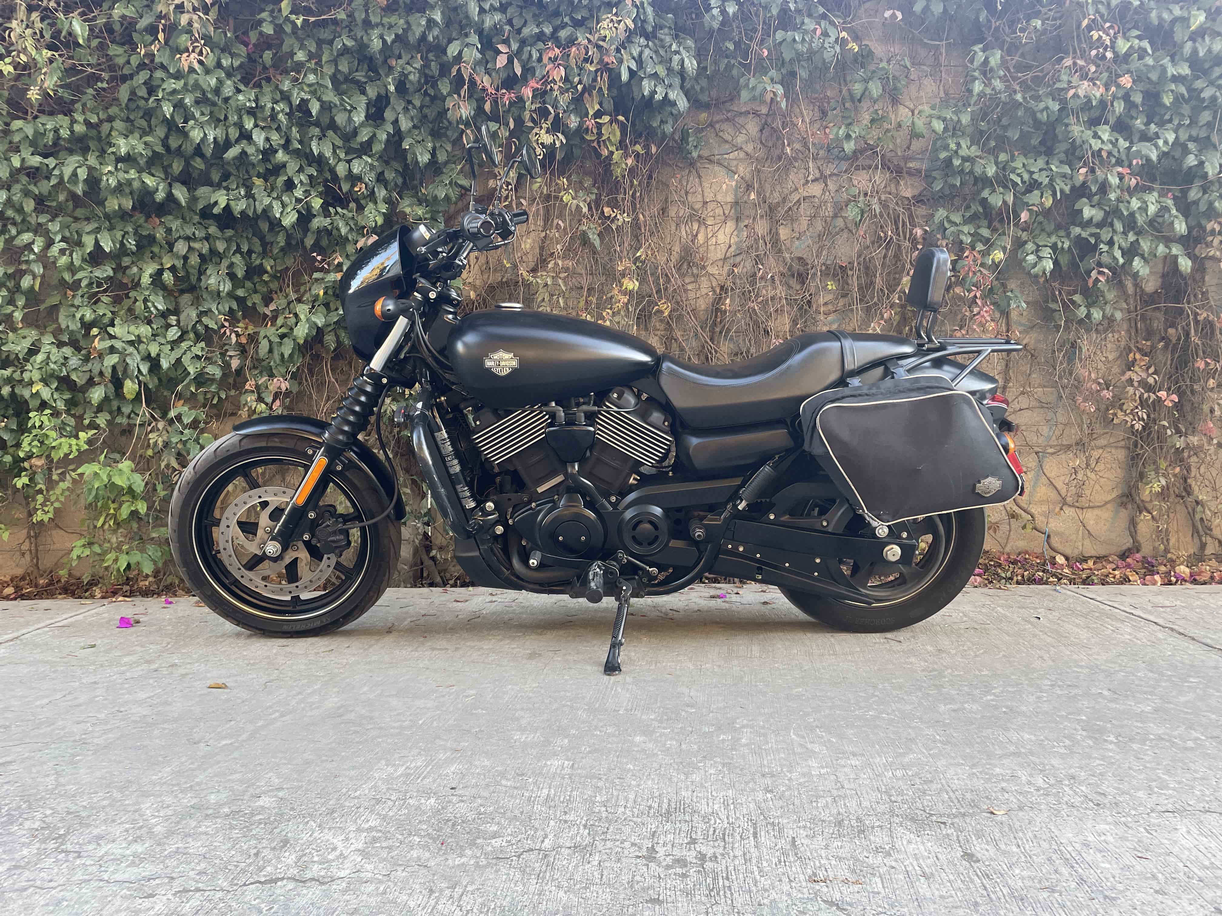 HARLEY DAVIDSON Street 750